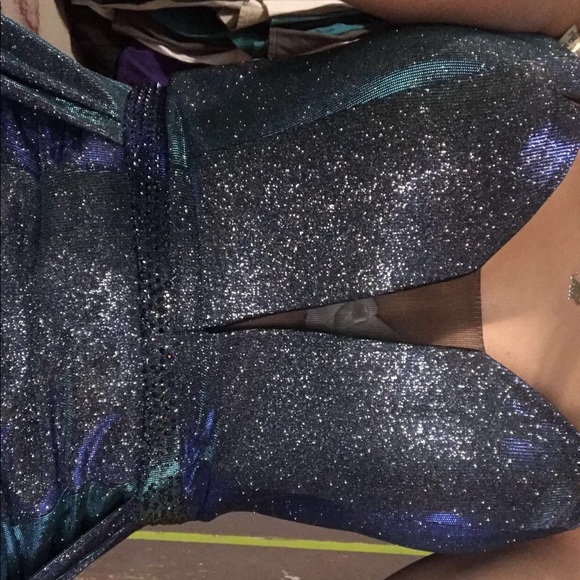 PROM DRESS - Picture 3 of 6